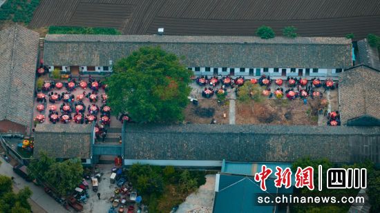 坝坝宴现场。宋汶镰 摄 坝坝宴现场。宋汶镰 摄