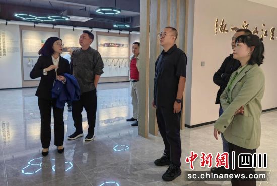 调研现场。邛崃市委统战部供图 调研现场。邛崃市委统战部供图