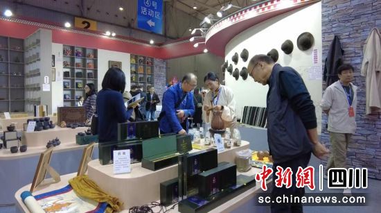 壤塘非遗精品展区。壤塘县委宣传部供图 壤塘非遗精品展区。壤塘县委宣传部供图