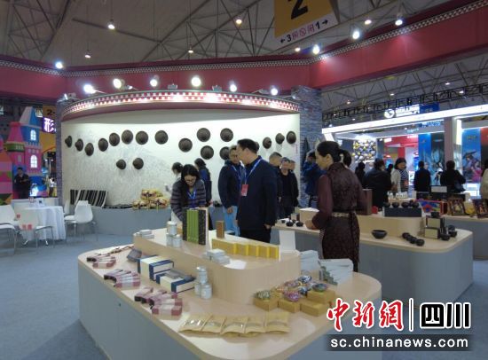 壤塘非遗精品展区。壤塘县委宣传部供图 壤塘非遗精品展区。壤塘县委宣传部供图
