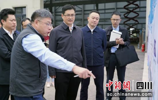 督导调研现场。雨城融媒 供图 督导调研现场。雨城融媒 供图