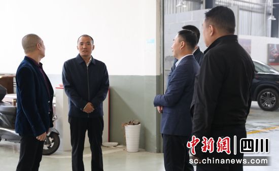 督导现场。贡井融媒 供图 督导现场。贡井融媒 供图