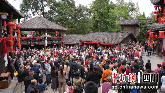 游客在北川游玩。 北川县委宣传部供图 游客在北川游玩。 北川县委宣传部供图