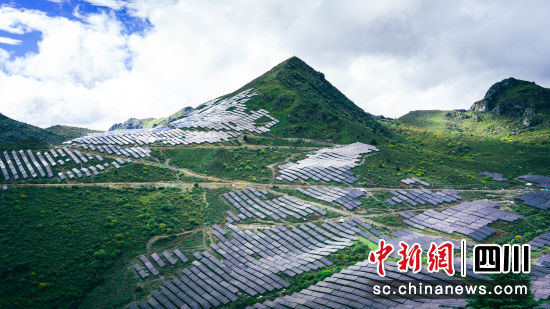 凉山木里让白光伏项目现场。中建二局四川公司供图 凉山木里让白光伏项目现场。中建二局四川公司供图