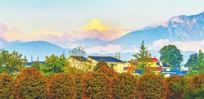 10月17日清晨,入秋后的第一个“日照雪山”出现。在成都市温江区寿安镇汪家湾社区,桂花飘香,与四姑娘山同框的景色美轮美奂。 韦洪涛 摄(C视觉) 10月17日清晨,入秋后的第一个“日照雪山”出现。在成都市温江区寿安镇汪家湾社区,桂花飘香,与四姑娘山同框的景色美轮美奂。 韦洪涛 摄(C视觉)