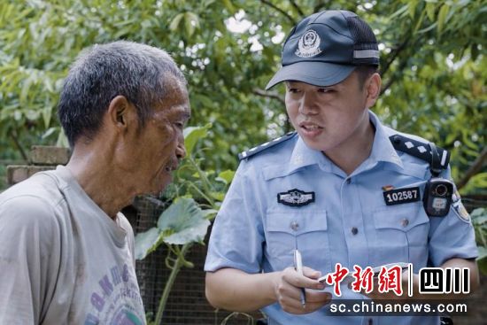 李西在工作中。射洪公安供图 李西在工作中。射洪公安供图