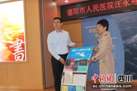 捐赠仪式。 李睿 摄 捐赠仪式。 李睿 摄
