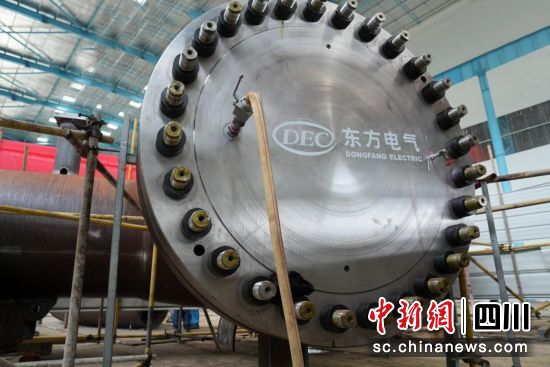 7月10日,世界首台500兆瓦冲击式水电机组配水环管首个岔管顺利通过水压试验。 德阳市委宣传部供图 7月10日,世界首台500兆瓦冲击式水电机组配水环管首个岔管顺利通过水压试验。 德阳市委宣传部供图
