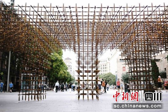 洪雅竹钢昙观亮相西班牙巴塞罗那街头。(资料图)洪雅融媒供图 洪雅竹钢昙观亮相西班牙巴塞罗那街头。(资料图)洪雅融媒供图