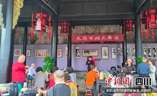 演出活动现场。贡井融媒 供图 演出活动现场。贡井融媒 供图