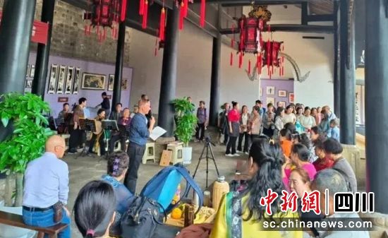 演出活动现场。贡井融媒 供图 演出活动现场。贡井融媒 供图