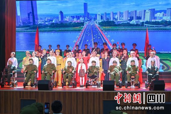 “初心不改 奋斗不止”文艺晚会现场。记者 刘忠俊 摄 “初心不改 奋斗不止”文艺晚会现场。记者 刘忠俊 摄