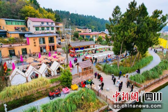 石钟镇前锋村。曹礼芹 摄 石钟镇前锋村。曹礼芹 摄