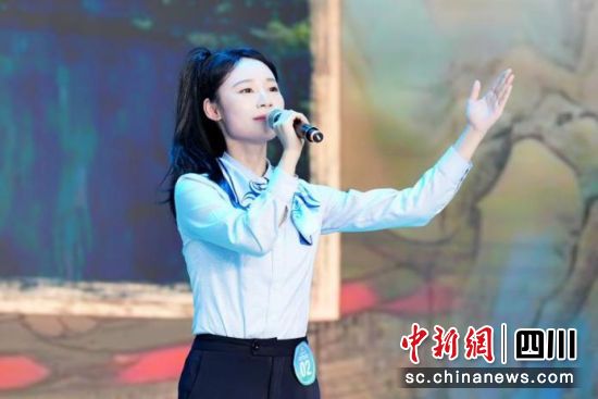 绵阳市商业银行安州支行何欣怡演讲《家风家训传千秋》。绵阳市商业银行供图 绵阳市商业银行安州支行何欣怡演讲《家风家训传千秋》。绵阳市商业银行供图