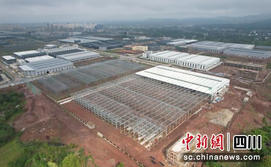 建设中的电摩产业园一角。彭传桁 摄 建设中的电摩产业园一角。彭传桁 摄