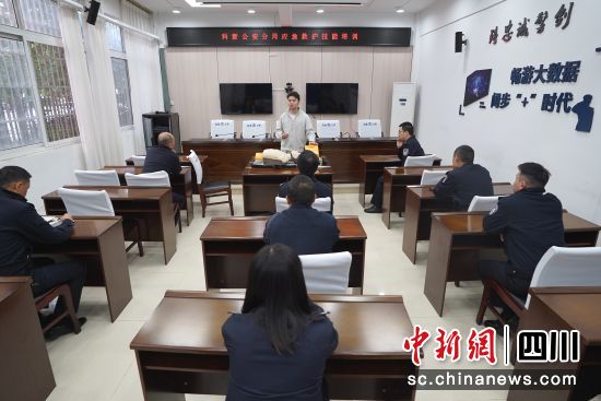 绵阳科新公安开展应急救护技能培训活动。 绵阳市公安局科技城新区分局供图 绵阳科新公安开展应急救护技能培训活动。 绵阳市公安局科技城新区分局供图