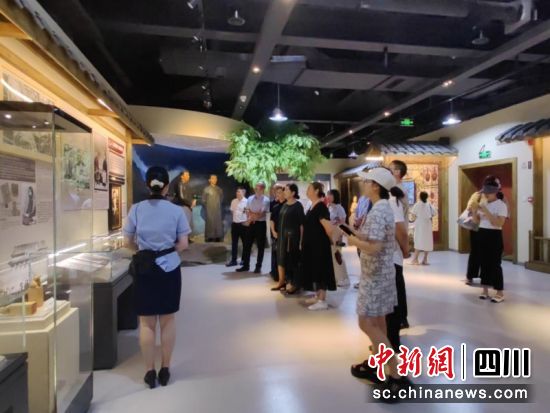 开展学习教育现场。刘锐 摄 开展学习教育现场。刘锐 摄