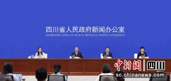 图为新闻发布会现场。蒋翼鹏 摄 图为新闻发布会现场。蒋翼鹏 摄