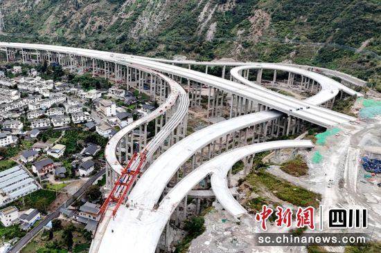 海螺沟互通一角。蜀道集团供图 海螺沟互通一角。蜀道集团供图
