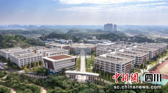 成都石室阳安学校全景。 鄢伟 摄 成都石室阳安学校全景。 鄢伟 摄