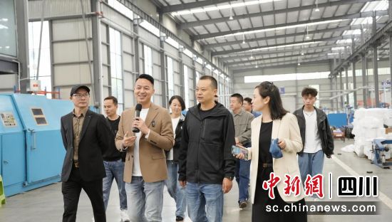 走访调研现场。邛崃市委统战部供图 走访调研现场。邛崃市委统战部供图