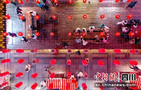 1227商圈夜市。黎涛摄 1227商圈夜市。黎涛摄