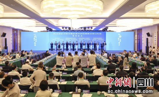 签约仪式现场。曾诚 摄 签约仪式现场。曾诚 摄
