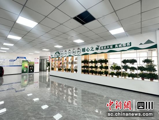由绵阳科技城总工会联合相关单位打造的货车司机暖心之家。 郭文丹 摄 由绵阳科技城总工会联合相关单位打造的货车司机暖心之家。 郭文丹 摄