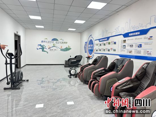 由绵阳科技城总工会联合相关单位打造的货车司机暖心之家。 郭文丹 摄 由绵阳科技城总工会联合相关单位打造的货车司机暖心之家。 郭文丹 摄