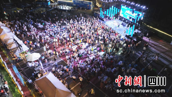 啤酒嘉年华。张红 摄 啤酒嘉年华。张红 摄