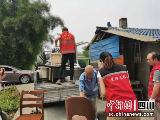 成都大邑县关爱特殊困难老人安享晚年。黄进喜 摄 成都大邑县关爱特殊困难老人安享晚年。黄进喜 摄