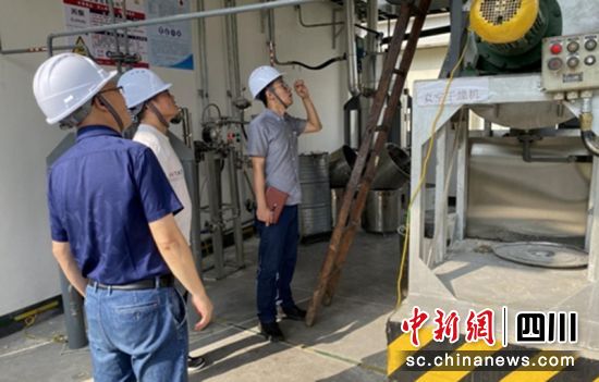 实地检查。富顺融媒 供图 实地检查。富顺融媒 供图