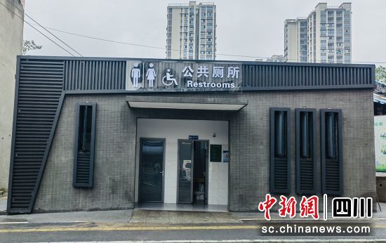 改造后的公厕。贡井融媒 供图 改造后的公厕。贡井融媒 供图