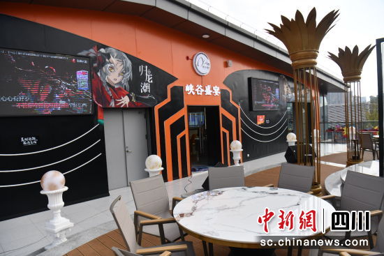 这家餐厅处处都彰显电竞主题元素。张浪 摄 这家餐厅处处都彰显电竞主题元素。张浪 摄