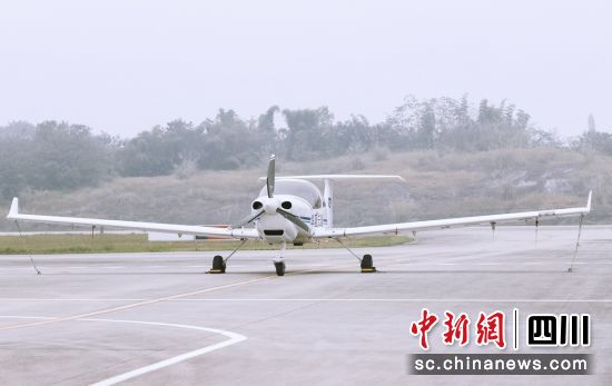 试飞现场。贡井融媒 供图 试飞现场。贡井融媒 供图
