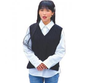 李子柒在启动仪式现场邀请大家冬游四川。四川日报全媒体记者 向宇 摄 李子柒在启动仪式现场邀请大家冬游四川。四川日报全媒体记者 向宇 摄