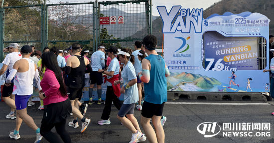 比赛途中的暖心补给站 比赛途中的暖心补给站