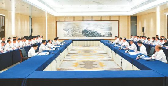 ▲5月29日至30日,四川省党政代表团前往浙江省考察学习。5月29日,浙川深化东西部协作和交流合作座谈会在杭州市举行。四川日报全媒体记者 欧阳杰 摄 ▲5月29日至30日,四川省党政代表团前往浙江省考察学习。5月29日,浙川深化东西部协作和交流合作座谈会在杭州市举行。四川日报全媒体记者 欧阳杰 摄