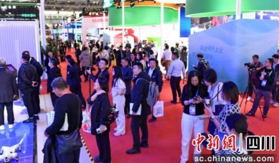 往届链博会现场。王磊摄 往届链博会现场。王磊摄