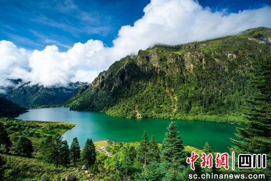 九龙县美景。九龙县文化广播电视和旅游局 供图 九龙县美景。九龙县文化广播电视和旅游局 供图