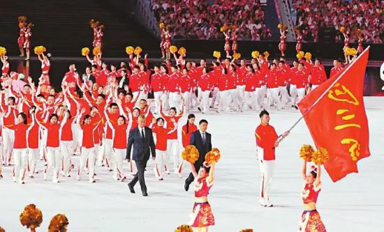 全运会四川省体育代表团入场。记者 华小峰 摄 全运会四川省体育代表团入场。记者 华小峰 摄