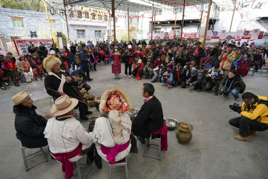 ��ï�س಻����ٰ�����조����ϲ��� ϲӭǼ�꡷ л��ǿ/��