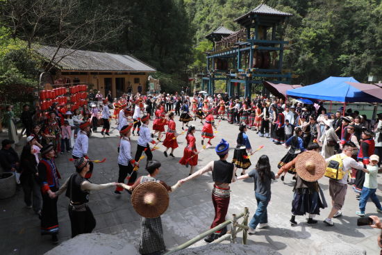 ��ɽ��Ͽ�ȴ��ջ