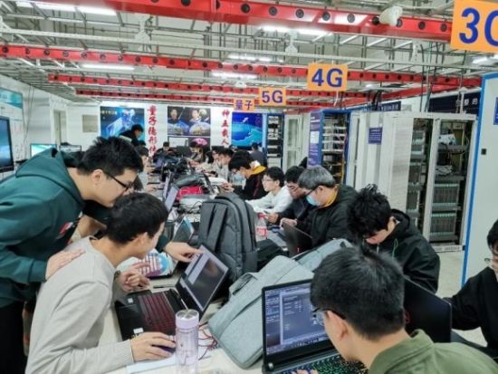 在全国首家5G高校实验室开展工程项目教学 在全国首家5G高校实验室开展工程项目教学