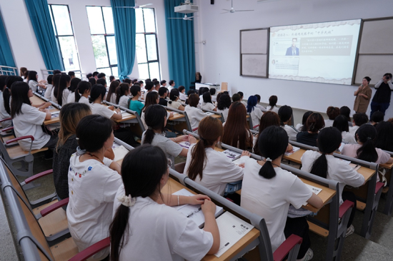 资阳口腔职业学院课堂 摄影 薛雨桢 资阳口腔职业学院课堂 摄影 薛雨桢